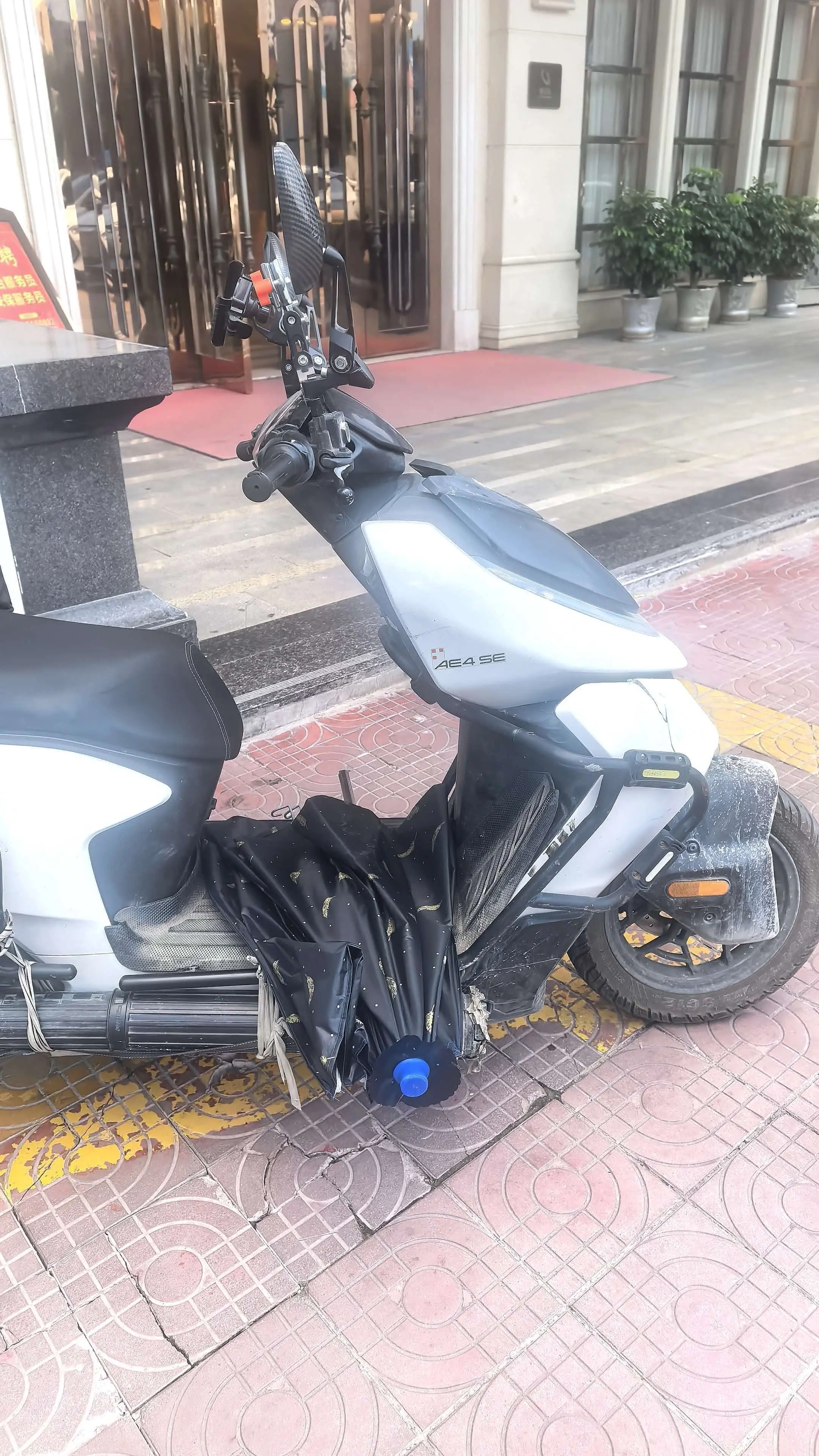集合的品牌车型太垃圾了一年多的车,车架就断了 - 抖音