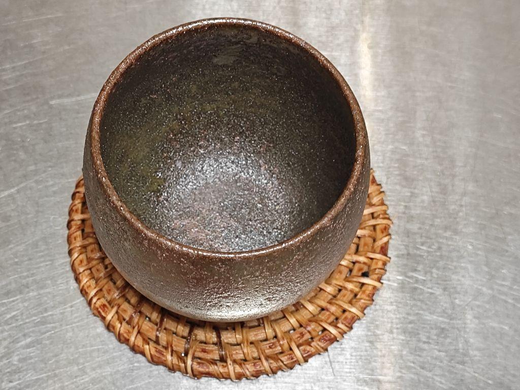 范家的砂器、杯子,砂锅,茶🍵壶等,用了快五年了,从开始买一只试试到现在差不多有十来个品种,那是款款都非常的喜欢。因为非常的实用,特别是茶具,泡茶真是无与伦比。 还有茶杯,另外的一个功能就是喝酒。真的是能改变酒的口感和酒的品质。 中华5000年的文明。老祖宗的智慧真的是不可想象。范家的砂器只要你用就丢不掉了。爱不释手。支持非遗产品。给范家砂器点赞👍🏻#我在抖音买买买