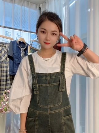 蓝绿色背带裤时尚洋气减龄#强烈推荐 #甜美穿搭 #韩系穿搭 #小个子显高显瘦穿搭 #牛仔穿搭