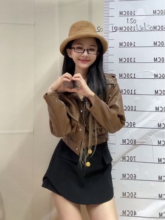 #小个子定制女装,居然这个笑容可以治愈自己😄看着视频在笑,我也跟着笑了😄太神奇了,呵呵呵说重点来了,希望刷这个视频的所有宝贝们,我的笑容,能够治愈你的不开心✌️