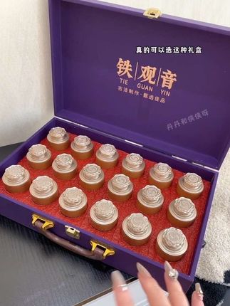 今年中秋节就送这个铁观音茶礼盒!拿到手真的很满意,喝着味道也很不错!送亲戚,朋友,领导都很合适!#茶叶礼盒 #定制茶礼 #铁观音礼盒#中秋送礼 #铁观音