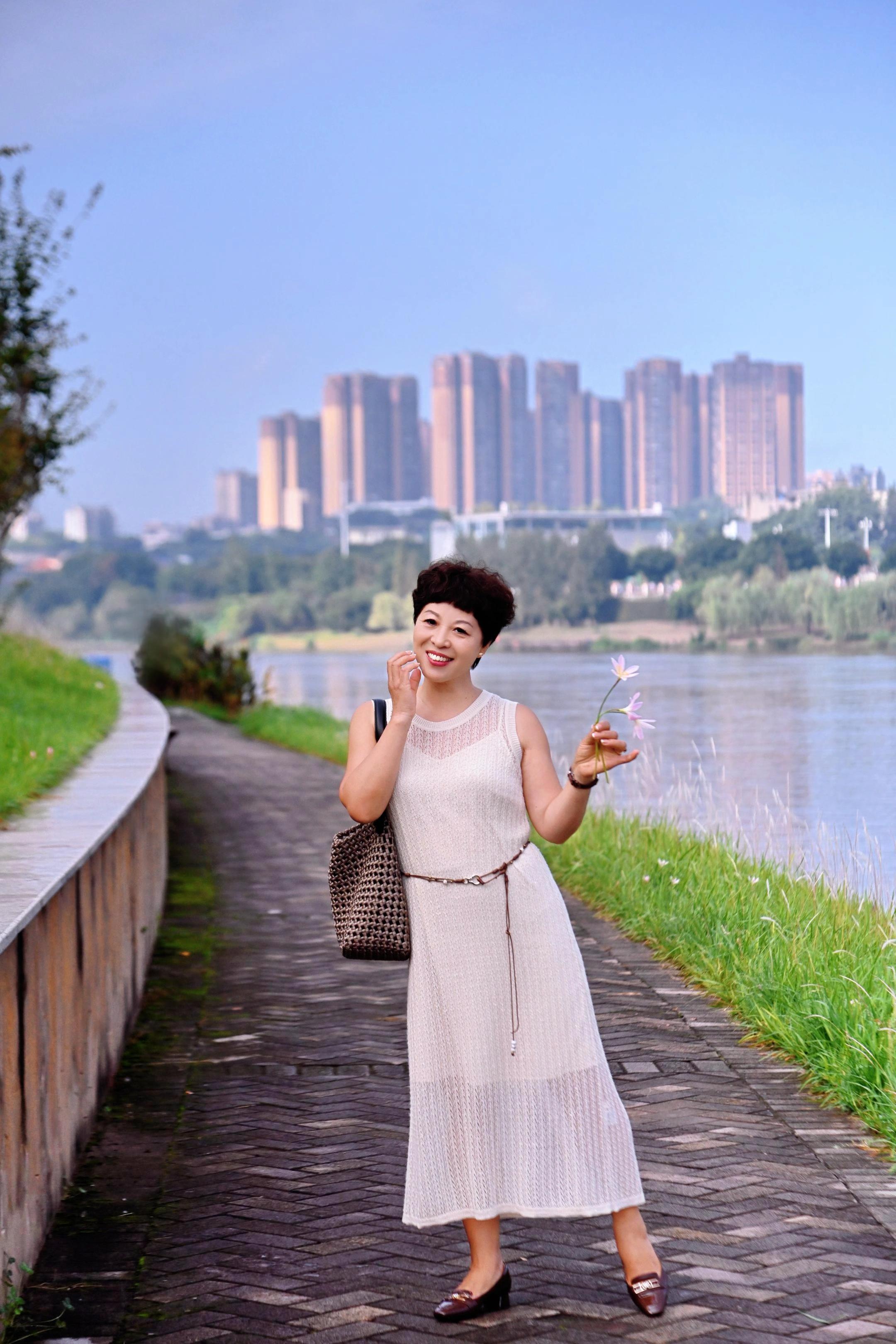 #心态好一切都好 🍎☕河边走一走#谢谢大海老师拍摄…
