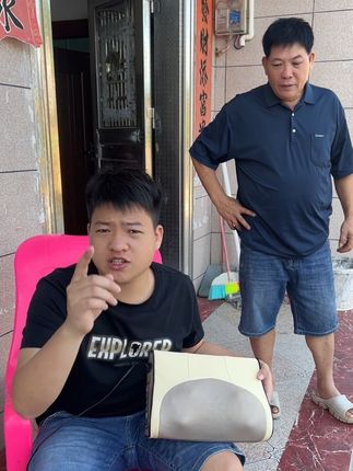 这款按摩仪给老豆按,真的太舒服了 还是志高的大品牌!#志高 #按摩仪 #强烈推荐