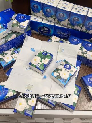 维达你可真懂我们女孩子!清新淡雅的山茶花系列手帕纸真的爱了!#纸巾 #女生必备 #维达纸巾 #好东西一起分享