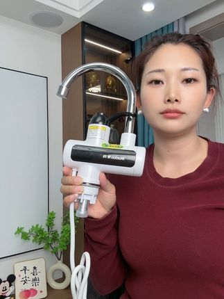 冬天家里没有热水刷锅刷碗的一定要把这款#电热水龙头 给家里安排上#水龙头 #速热水龙头