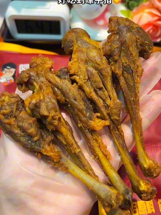 没有鸭皮的鸭腿骨真的超好吃!干香干香的,肉质紧实特别好吃!#鸭腿 #阿燕姐 #吃货必备 #解馋 #太好吃了
