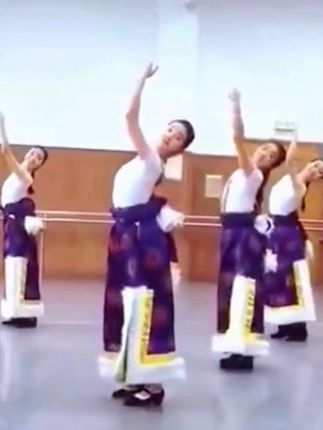 #舞蹈 #看过来 #助手抖音 #上热搜 #抖音热歌