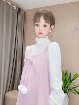 #ootd穿搭#最美孕妇 爱穿背带裙的孕妈们都来试试这套甜美风格的背心套裙,上身效果太温柔甜美了,版型又宽松,天冷了随便在外面搭件外套都非常时尚#高级感穿搭#孕妇套装推荐 #韩系穿搭