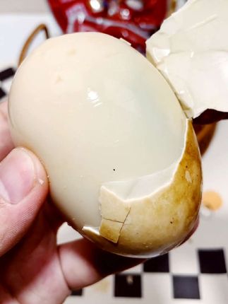 东北特色美食,特色烤鹅蛋,香气诱人#美味传承 #特色美食 #熟食零食 #美食体验