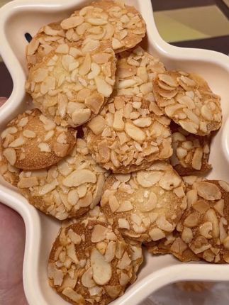 口真果仁香脆饼 一口就惊艳的果仁香脆饼,大人小孩都喜欢,赶紧来囤货吧#零食推荐 #追剧小零食 #零食 #零食分享