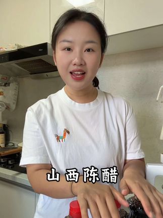 常被人说很厉害、可以兼顾很多。其实是生活所迫会让人有无穷的力量。还记得小时候有次问从地里刚干活回来的外公,你累不累,外公拖着疲惫的身体、忍着口渴的沙哑的声音说,睡一觉就好了。那时候的我,天真的以为,睡一觉就像是给人格式化,就真的不累了!而现在,我也这样骗我的孩子……