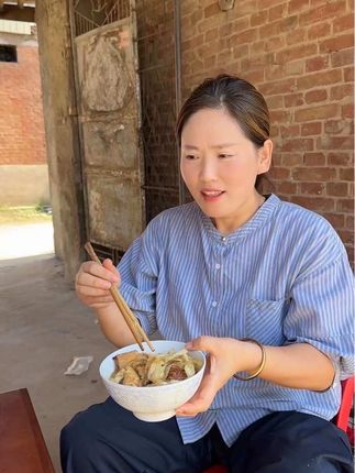 降温了,要吃红薯粉条的季节了,爽滑Q弹,好吃不贵,经济实惠!#红薯粉条#太好吃了 #我的乡村生活 #农村美食记录生活 #我要上热们