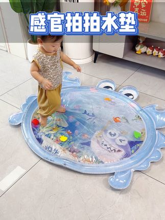 宝宝都喜欢玩水,天热了可以给宝宝安排这个拍拍水垫,小月龄宝宝就可以玩,还能培养颜色认知,锻炼平衡感。 #宝宝玩水 #宝宝玩具 #夏天就是要玩水 #母婴好物