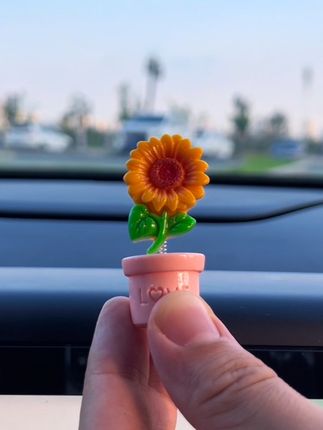 好治愈的向日葵摆件,放在车里显示屏电动车上家里电视机电脑上都特别特别好看#车载摆件#创意摆件