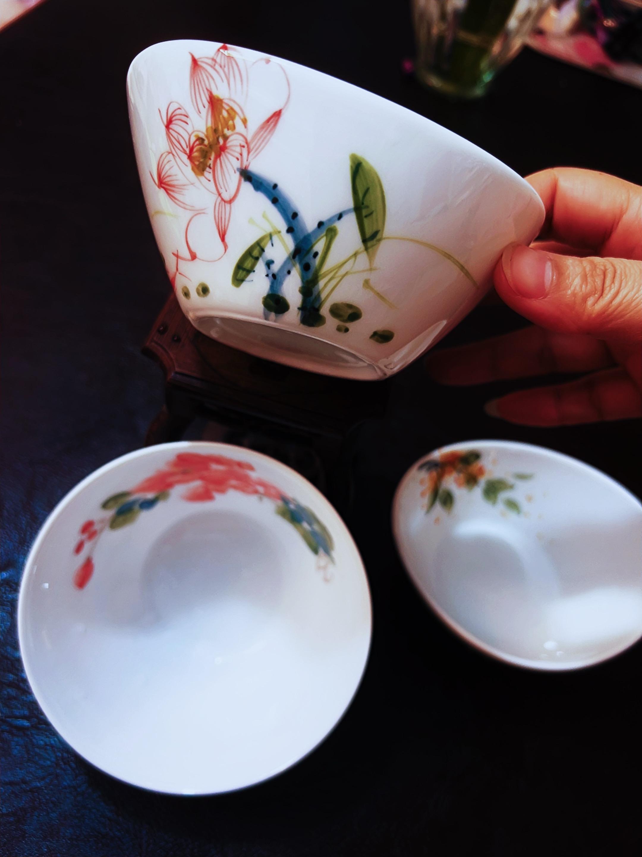 荷花🪷元宝小碗,真的很漂亮,不管是放小东西还是放水果,都是非常棒的👍他们家的荷花不是重工,但是确实很耐看的那种感觉,让人越看越喜欢的那种!#我在抖音买买买