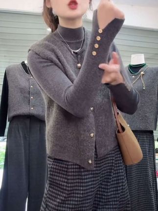 2025秋冬新款韩版简约纽扣半高领针织衫毛衣女打底衫上衣G5-53#秋冬新款 #简约打底衫 #半高领针织衫打底 #打底上衣女 #面料柔软舒适