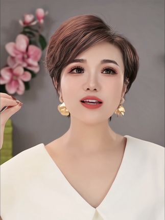 铜合金合成锆石耳饰 金色拉丝花瓣耳环女轻奢高级感耳钉新款2025。 #时尚饰品 #潮流时尚穿搭 #网红饰品 #耳饰搭配 #气质范