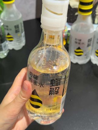 你真的很难想象它好喝到有多离谱!一拧一摇随时随地实现现调蜂蜜水的快乐!酸酸甜甜真的好好喝!#柠檬蜂蜜水 #仙女都在喝什么 #好喝到心花怒放 #柠檬水 #瓶装水推荐