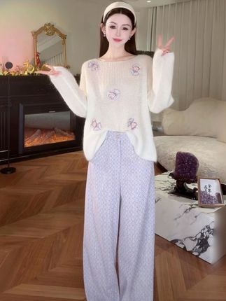 余潇潇【云柔花恋】慵懒松弛感马海毛绵羊毛混纺宽松落肩一字毛衣#约会穿搭 #慵懒风穿搭 #毛衣穿搭 #时尚单品