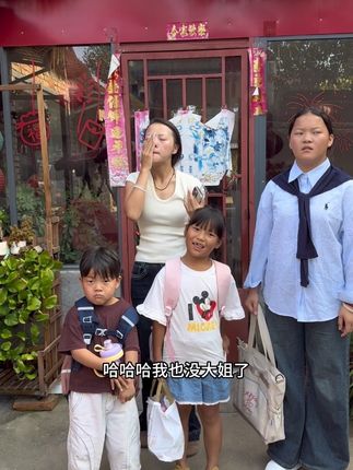 第一天开学都有点不适应,害怕尴尬是能理解的,但是我终于清凉了,开学应该是所有妈妈最开心的事儿啦。 #记录四个孩子生活