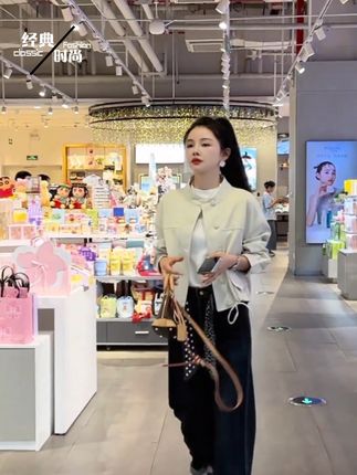 #冲锋衣外套#休闲减龄穿搭 #时尚减龄百搭#秋季新款 #美出高级感