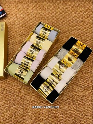 这商家也太卷了吧!你看看到手10双防臭袜才啥价?不想一拖鞋就十里飘香的快冲!#防臭袜 #袜子 #在抖音入手的好东西 #无限回购的宝藏单品 #超便宜超划算