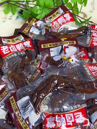 吃一次就上瘾的卤鸭掌!你不吃你是真的不知道它多好吃,入口咸香微辣有嚼劲,越吃越上头#香之派鸭爪 #卤鸭掌 #开袋即食
