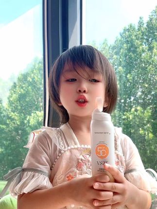 50倍持久防晒喷雾,也来大羊毛啦!#上热门 🌞还在为防晒犯愁?小光圈懒人防晒喷雾来啦!SPF50+PA+++高陪防晒,四季皆可轻松应对,军训晒不黑的秘密!轻轻一喷!轻盈舒润!#超便宜超划算 #防晒喷雾喷全身 #夏日防晒 #好物推荐🔥