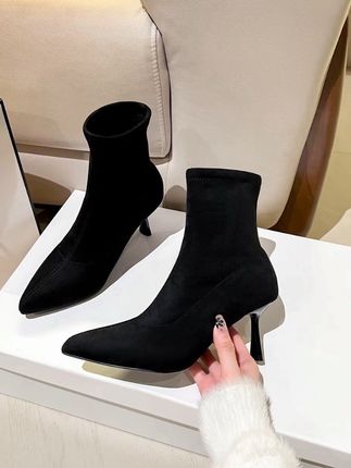 #尖头高跟鞋 #气质短靴 #瘦瘦靴 #细跟短靴 #绒面瘦瘦靴