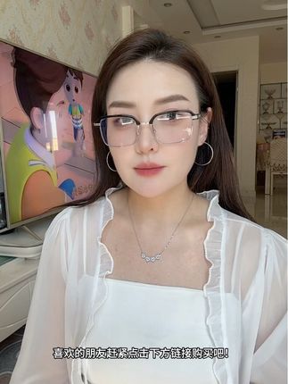经常玩手机看电视看电脑的家人们备上这个时尚又日常的眼镜#变色眼镜 #时尚百搭 #男女同款 #日常百搭 #防蓝光眼镜