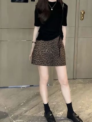 #短袖t恤 #裙子搭配 #洋气套装 #爆款热卖中