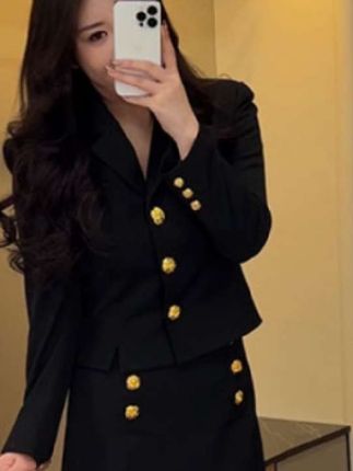 婷婷微胖定制【莫妮卡】显瘦气质高腰黑色复古长袖上衣半身裙套装#外穿内搭都好看 #舒适宽松上衣 #夏日连衣裙分享 #潮流外套穿搭 #好物推荐🔥 @商品在橱窗 @DOU+小助手 @DOU+好生意 @DOU+上热门