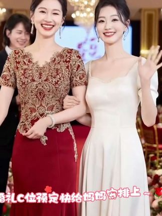 国庆快到了,备婚的姐妹看过来,喜妈妈喜婆婆的礼服还没准备好的,这套不错哟,精致大气又时尚,显高显瘦又显白关键洋气呀#喜妈妈喜婆婆礼服 #喜妈妈高级礼服定制 #喜婆婆妈妈装 #礼服 #喜妈妈穿搭 @巨量千川 @抖音小助手 @抖音创作小助手
