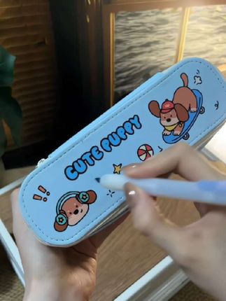 开学季必入!这款双层笔盒,简约设计又带少女心图案,容量超大超实用,小学生的文具好帮手,轻松收纳各种笔!#开学季文具 #大容量笔盒 #少女心好物 #学生必备