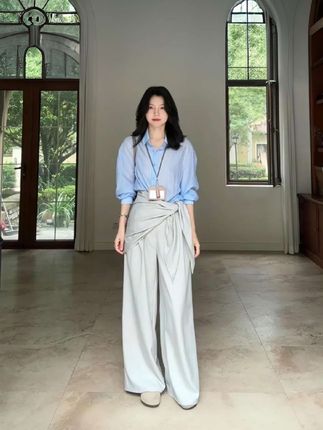 天丝材质轻盈透气,条纹元素简约随性。郭九九家的衬衫搭配直筒长裤,还送三角巾,一套搞定时髦通勤穿搭!#好物推荐🔥 #套装#舒适透气#洋气穿搭#谁穿都好看