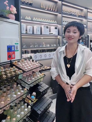 睡前闻着香薰的香味,是给情绪的晚安吻,梦里都少了琐碎,多了柔软。#香薰机 #香薰