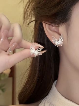 这么独特漂亮的🦋蝴蝶烟花耳钉,你心动了吗?#时尚饰品 #网红耳环 #美出新高度 #耳环控女生 #小众设计感