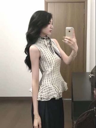 气质格子无袖上衣收腰设计夏季显瘦衬衫藏青色阔腿裤两件套#套装#两件套#衬衫#阔腿裤#休闲裤