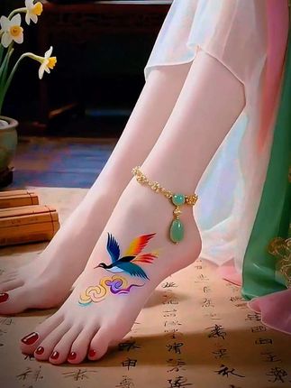 你说我冷的像水仙,冬天才看到我的笑脸。#脚美甲 #美甲分享 #脚链 #美出高级感