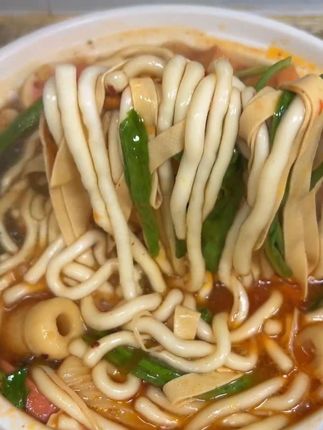 下班不想吃饭,一家子简简单单的晚饭来一锅食大能的砂锅土豆粉,真的好好吃,几分袖煮好,一点不输外面的味道,这些年一直都是吃这个牌子 #土豆粉 #砂锅土豆粉 #速食美食 #好吃到爆 #嗦粉