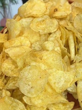 德国#劳仑兹 #薯片 每一片都又薄又脆,低油低盐用的也是菜籽油,黑胡椒海盐和迷迭香味超惊艳!还有小包装可以选择#零食推荐 #好吃到停不下来 #超便宜超划算
