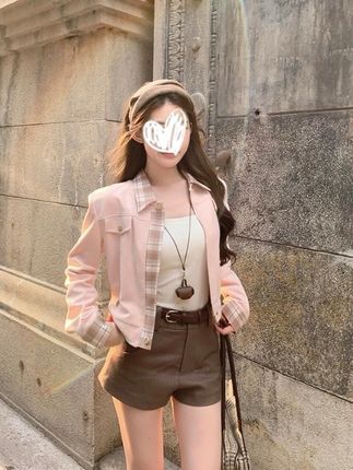 多伦多秋日 粉色翻领撞色百搭长袖外套女气质显瘦格纹夹克上衣#辣妹穿搭 #帅气十足 #夹克上衣 #撞色搭配 #穿出自己的风格