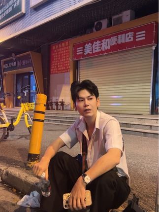 到武汉了,兄弟别怕有什么我们一起面对!@子文(178) #怀旧情怀 #兄弟情