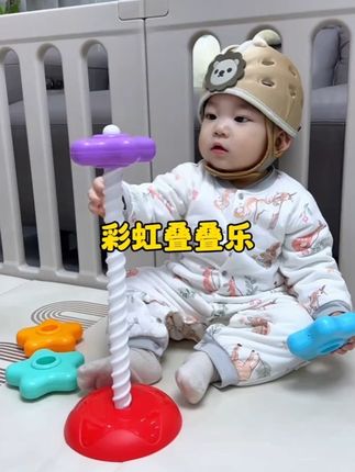 爸爸买的这个#彩虹叠叠乐 做早教太合适了,可以教宝宝宝认颜色认大小,不用電池就能旋转下来,锻炼手眼协调和专注力,动手动脑太好玩了#早教玩具#益智玩具