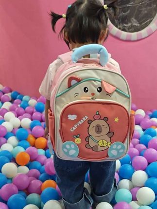 小朋友今天的快乐源于一个喜欢的小书包源于海洋球#幼儿园小朋友 #海洋球 #小孩书包 #背上我心爱的小书包 #幼儿园书包