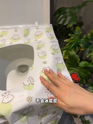 经常出差旅行住酒店的姐妹,真可以备上这个#一次性马桶垫 ,还是独立包装的干净又卫生#马桶垫 #独立包装便携 #出行必备