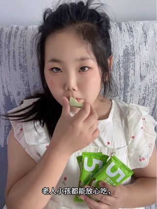 这个饼干真的绝了,吃完嘴里不甜,因为它是零蔗糖的。#九芝匠 #威化饼干 #小时候的味道 #石斛四神威化饼