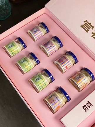 爱自己的第100种方式,就是给自己送一份官栈的花胶礼盒。蓝粉包装真的太高级了,关键里面的花胶品质真的很好!可以送自己,送妈妈或者送闺蜜都超合适。#强烈推荐 #礼物#花胶 #即食花胶#鲜炖花胶