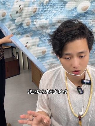 炎热夏季来了,冰冰凉凉的豆豆凉席你睡过吗?今年新出的这款冰豆豆凉席真的太舒服,摸上去就像床单一样,超级柔软,三伏天睡觉不开空调也不会觉得热,并且这款凉席不会夹肉,也不会有毛刺,睡起来非常舒服,脏了还可以直接机洗,真是夏天必备神器啊#夏天必备 #冰丝凉席清凉一夏#凉席三件套