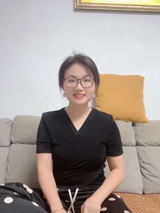 脚后跟干燥起硬皮的快去试试它,涂上很滋润,脚上可以用,手上身上也可以#夏季必备#脚后跟干燥起皮 #脚后跟粗糙怎么变嫩 #手脚干裂